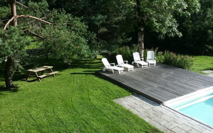 Garden and swimming-pool terrace